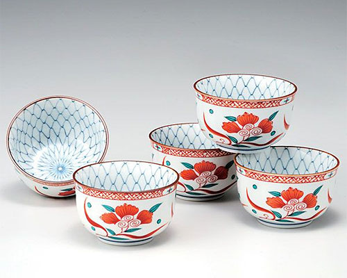 伝統工芸, 九谷焼 - 汲出揃 日本を代表する陶磁器工芸品、「九谷焼」の新作。